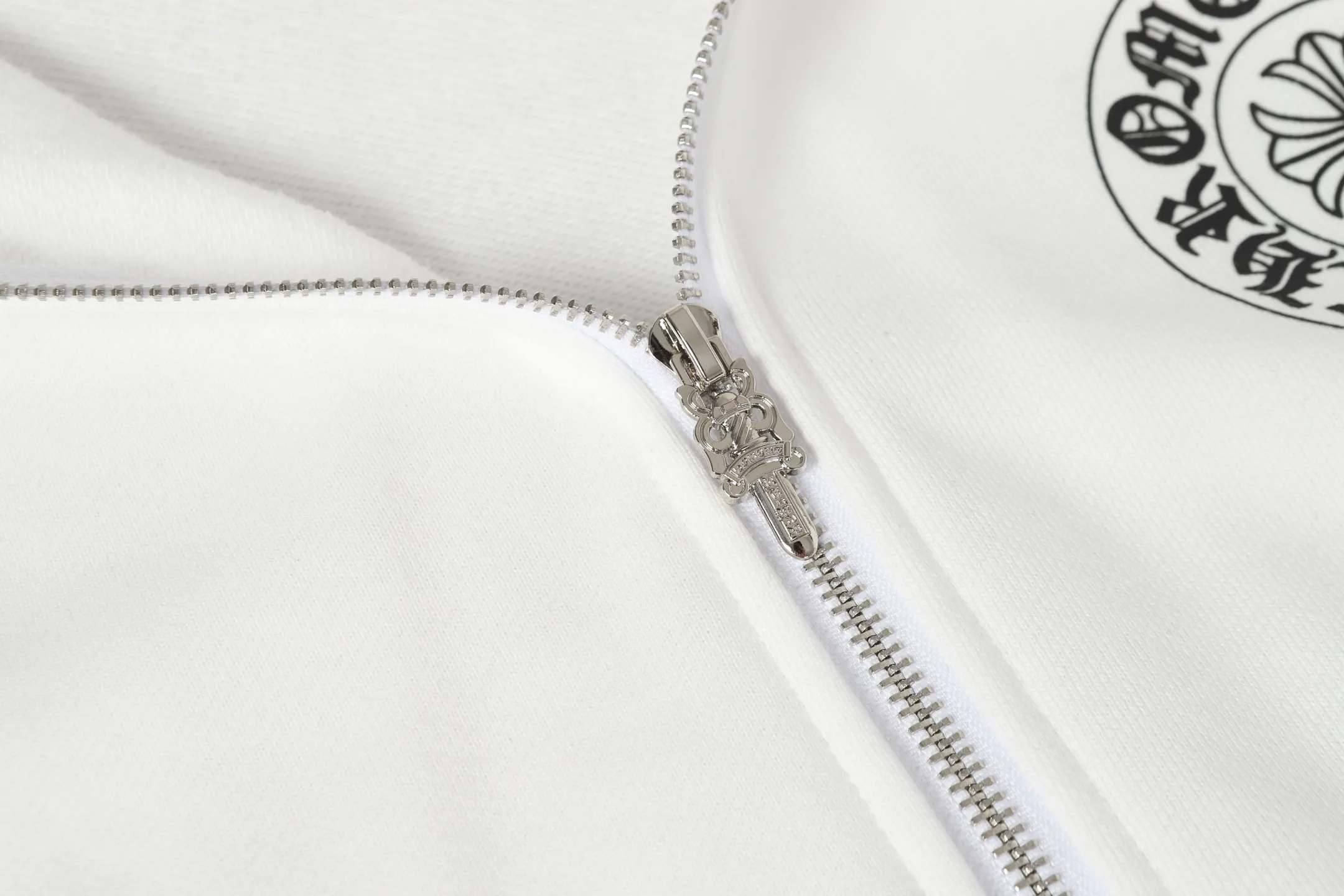 P250 Cross-border model, please do not place an order if you are pursuing quality - Chrome Hearts/Chrome Hearts colorful horseshoe Sanskrit printed zipper sweatshirt cardigan jacket - High weight, high density and high quality. The wool is soft, delicate and skin-friendly. It feels soft and silky. It has excellent warmth and skin-friendly properties. - Custom-woven and dyed, no color difference. No matter the fabric or workmanship details, it beats the ordinary version on the market. - Hardware and zipper accessories are all customized. Full of details. -Colour: black white -Size: S M L XL